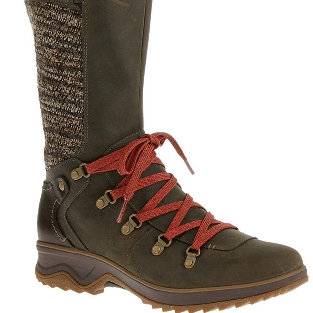 NWB MERRELL Waterproof Hiking Boots